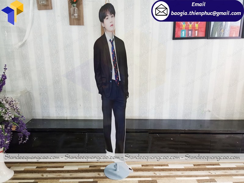 standee hình quảng cáo giá bao nhiêu