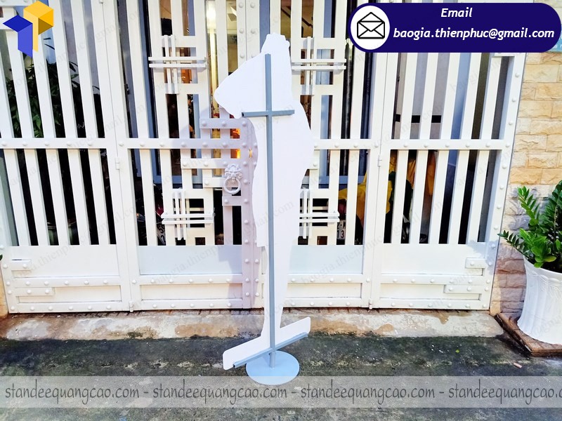 standee hình người giá rẻ