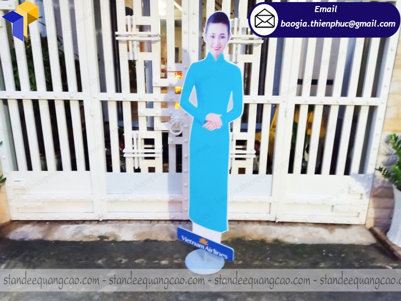 giá standee hình người