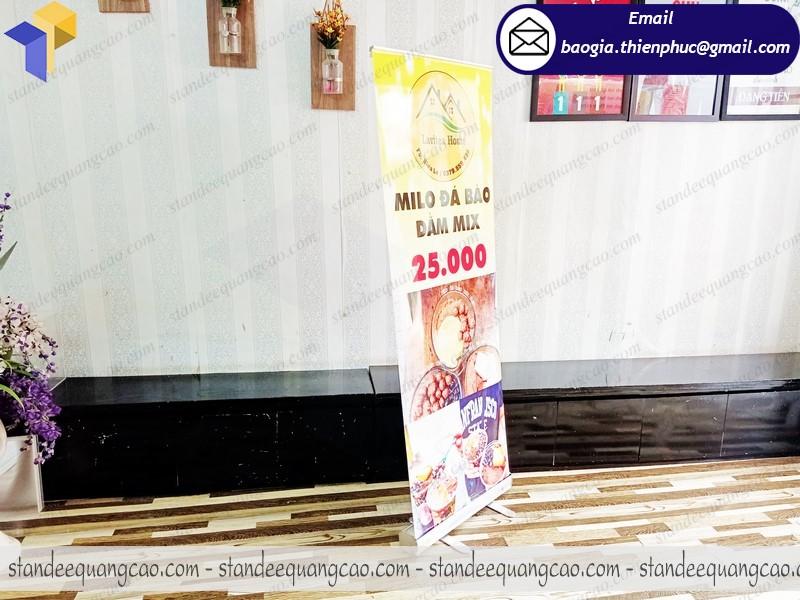 hình ảnh standee cuốn nhôm