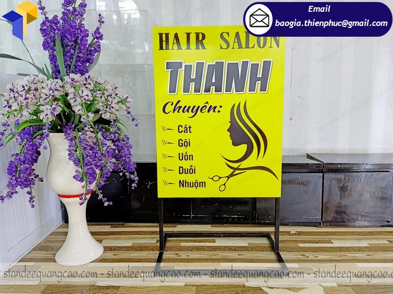 standee khung sắt chịu gió