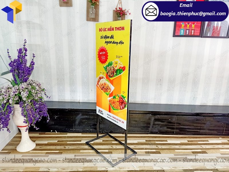 standee đế sắt quảng cáo