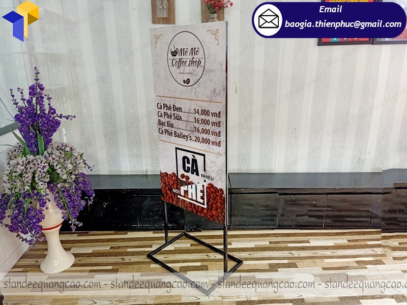 mua standee quảng cáo hai mặt