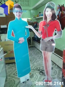 mockup standee hinh nguoi gia re