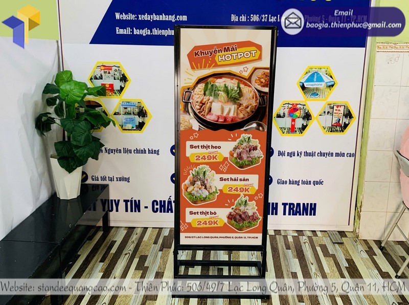 standee khuyến mãi cửa hàng q7