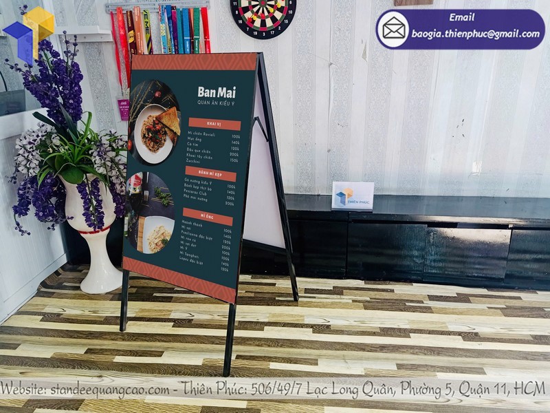 thiết kế Standee chữ A