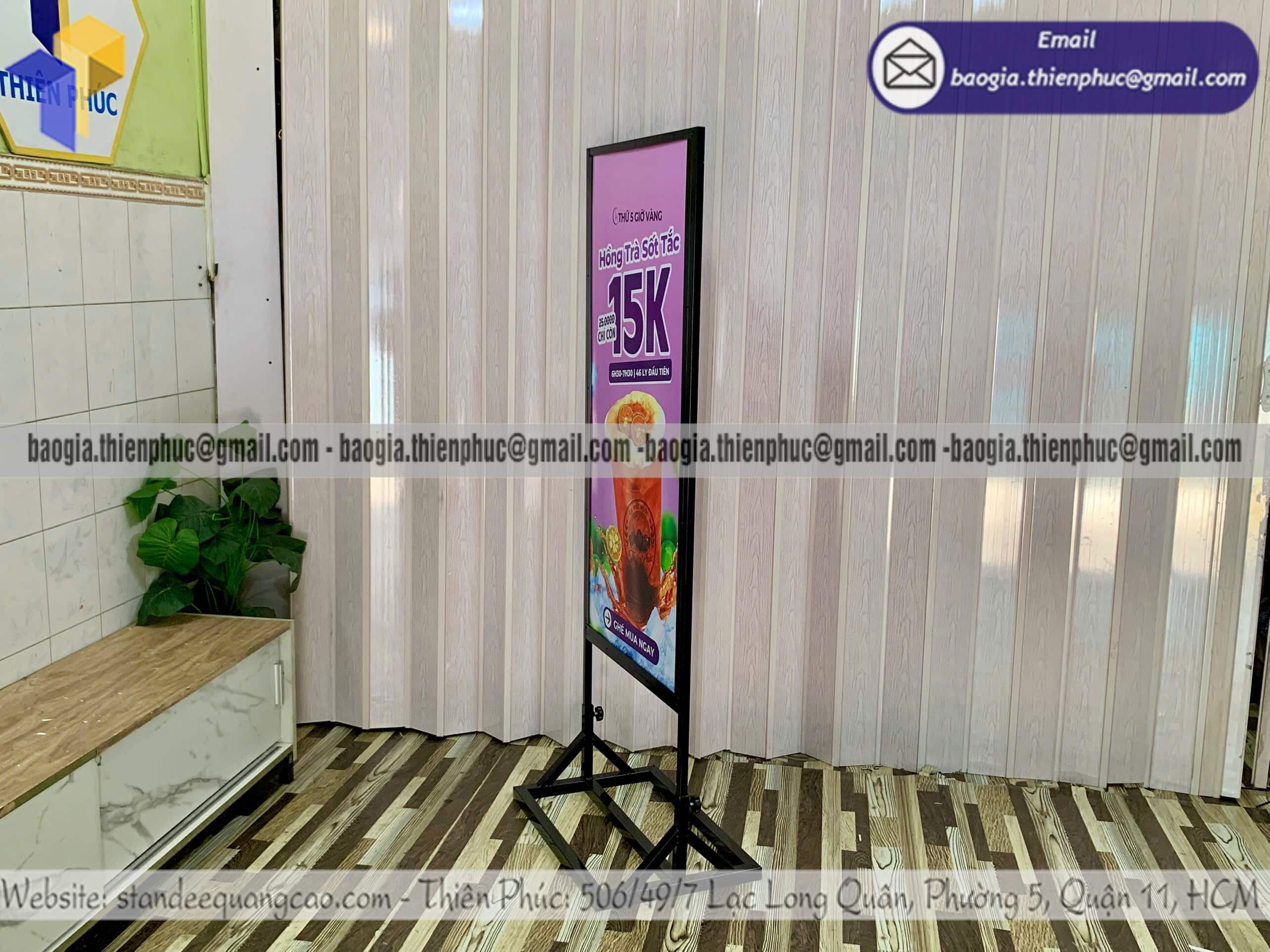 Standee quảng cáo đứng khung sắt ngoài trời di động hình ảnh tại cửa hàng siêu thị và khu vực khu vực công cộng