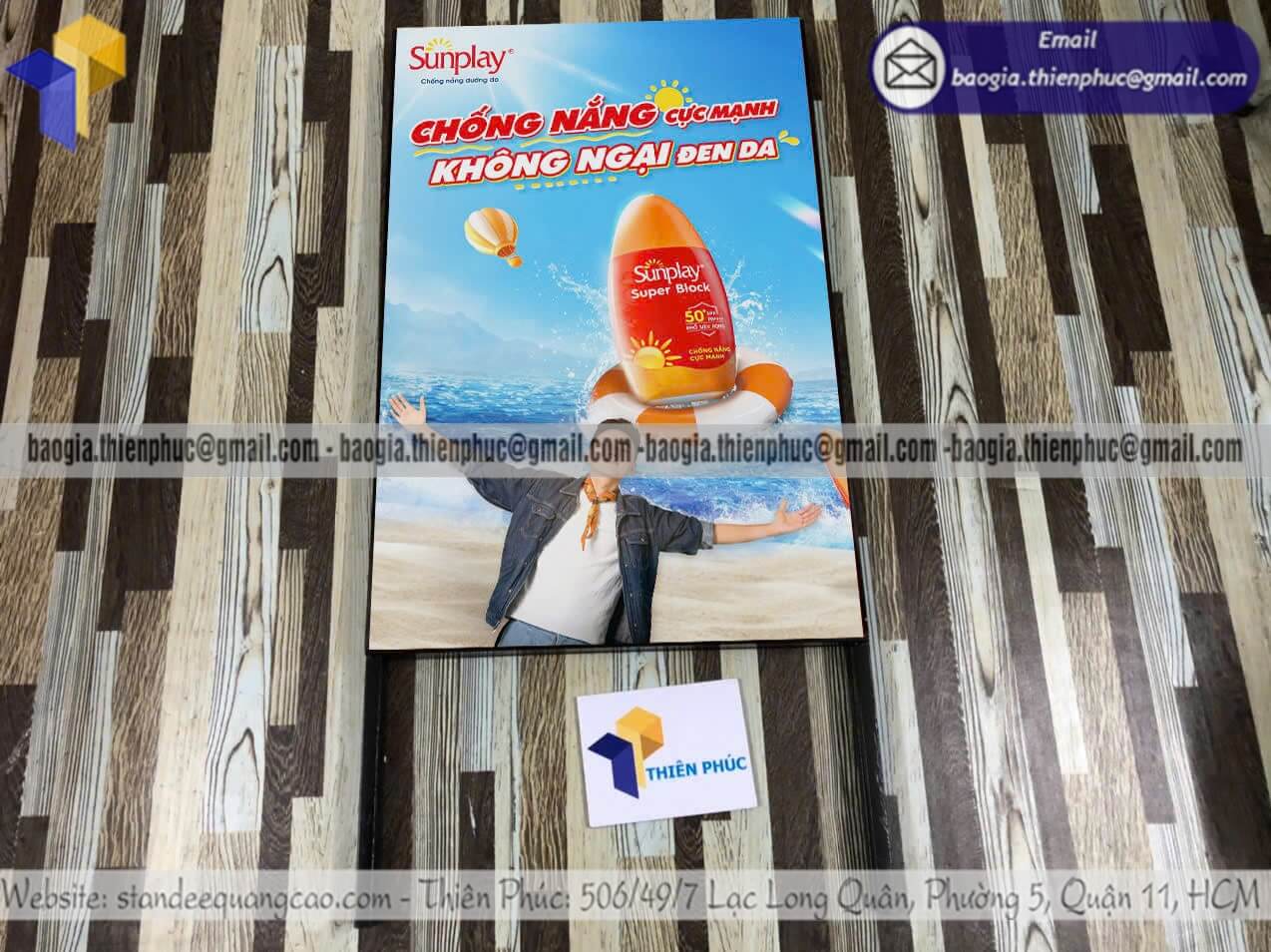 Bảng hiệu A chân sắt gắn poster hai mặt trên vỉa hè trà sữa bún phở bán lẻ giá cực yêu