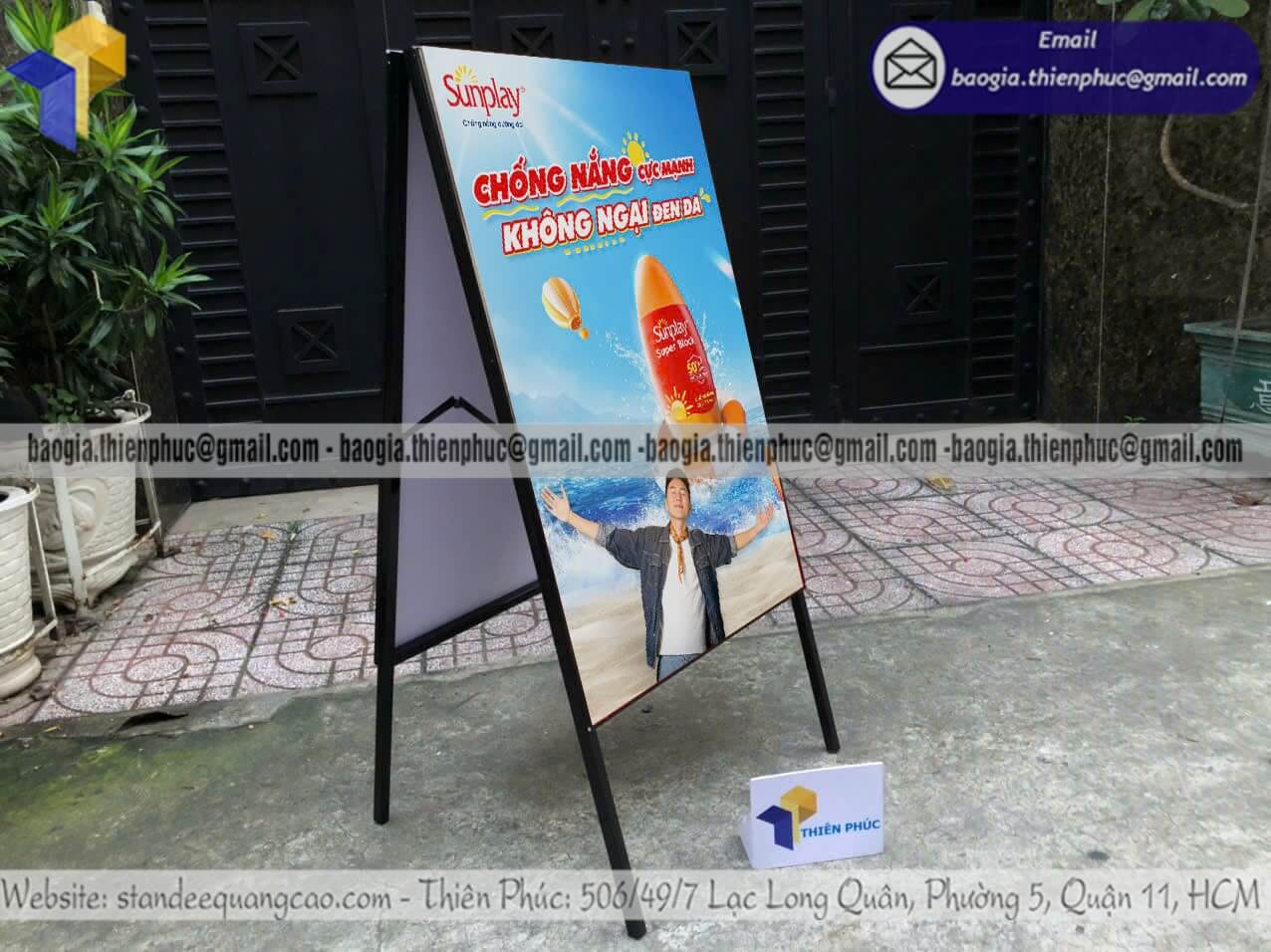 Bảng hiệu A chân sắt gắn poster hai mặt trên vỉa hè hình ảnh thương hiệu kéo khách chất lượng khỏi chê