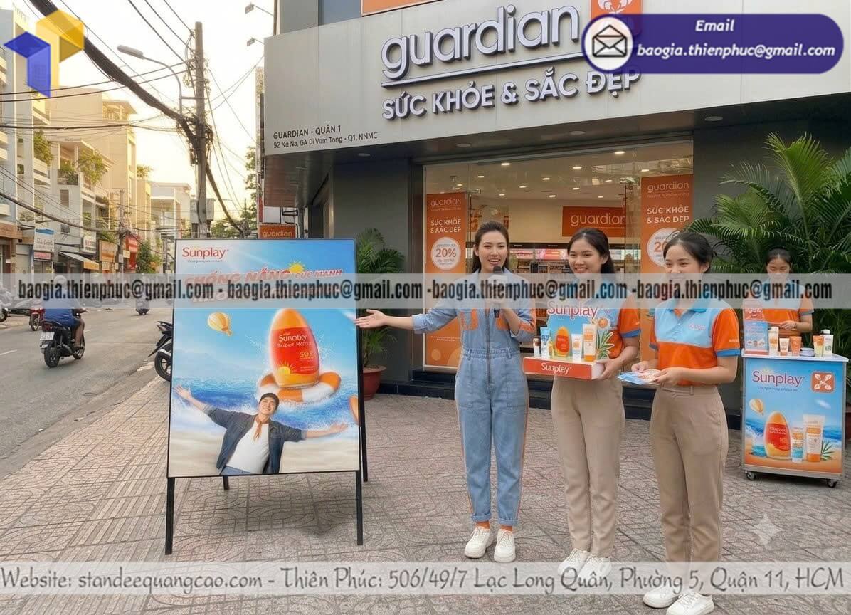 Bảng hiệu A chân sắt gắn poster hai mặt trên vỉa hè mẫu cao cấp chất khỏi bàn