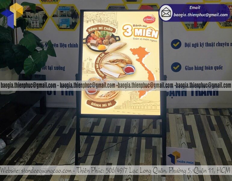 Bảng hiệu đèn led siêu mỏng 1 mặt trên vỉa hè đẹp