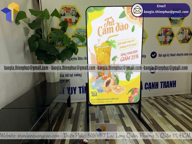 Bảng hiệu hộp đèn mica quảng cáo đứng trên vỉa hè cho cửa hàng mini giá từ 2800000