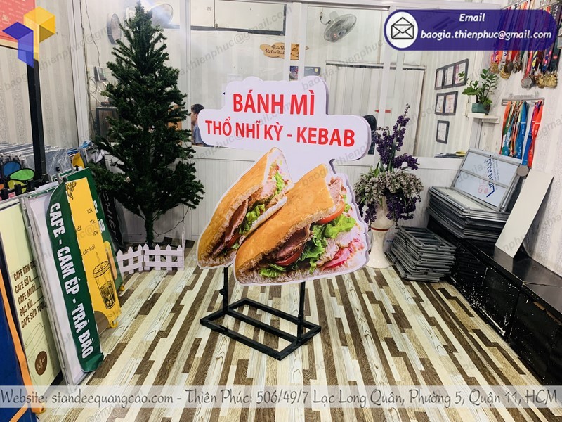 Bảng hiệu mô hình bánh mì lắp ráp