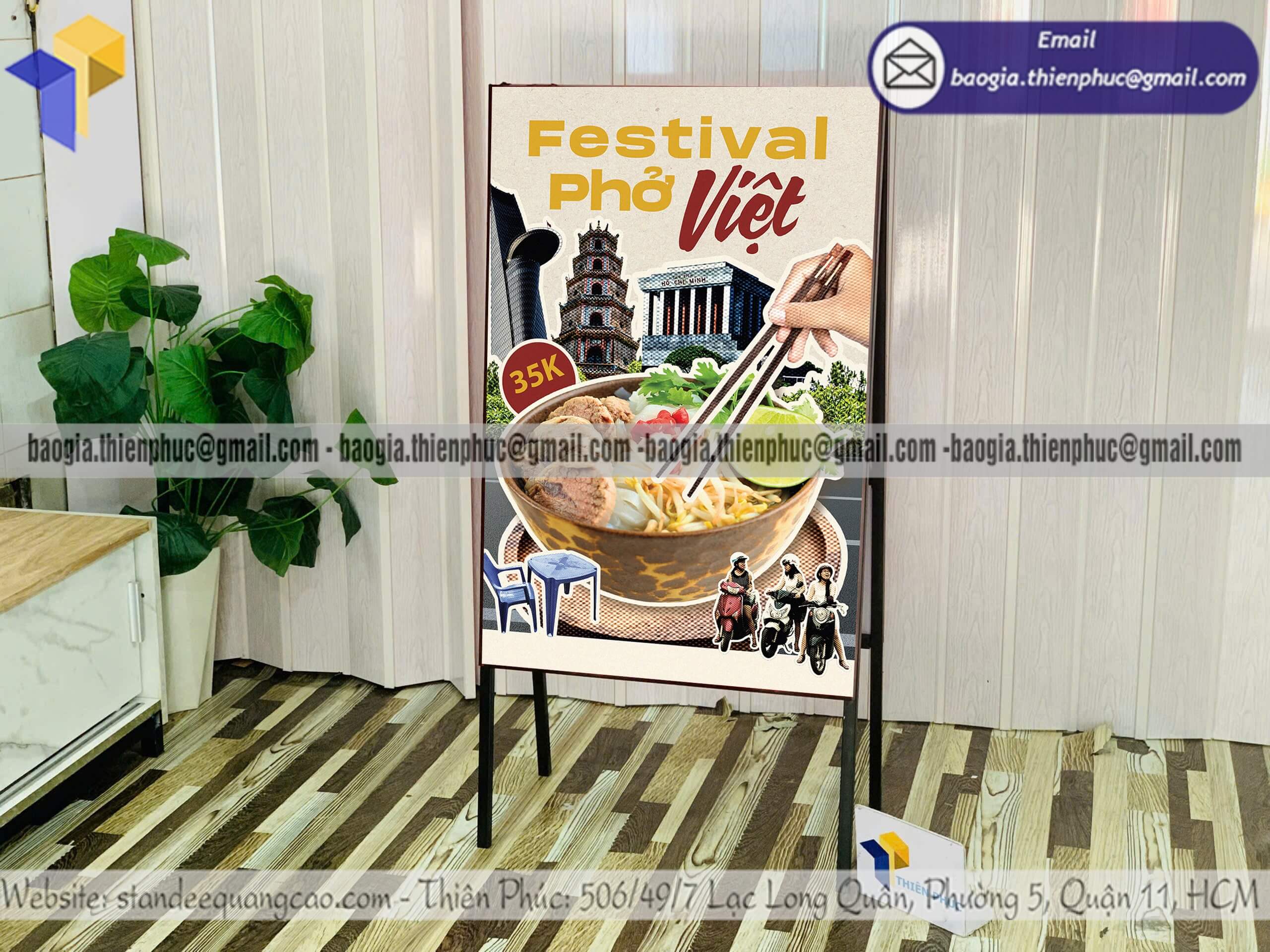 Bảng hiệu sắt chữ A đặt ngoài trời in logo hai mặt chương trình sale quảng cáo khuyến mãi