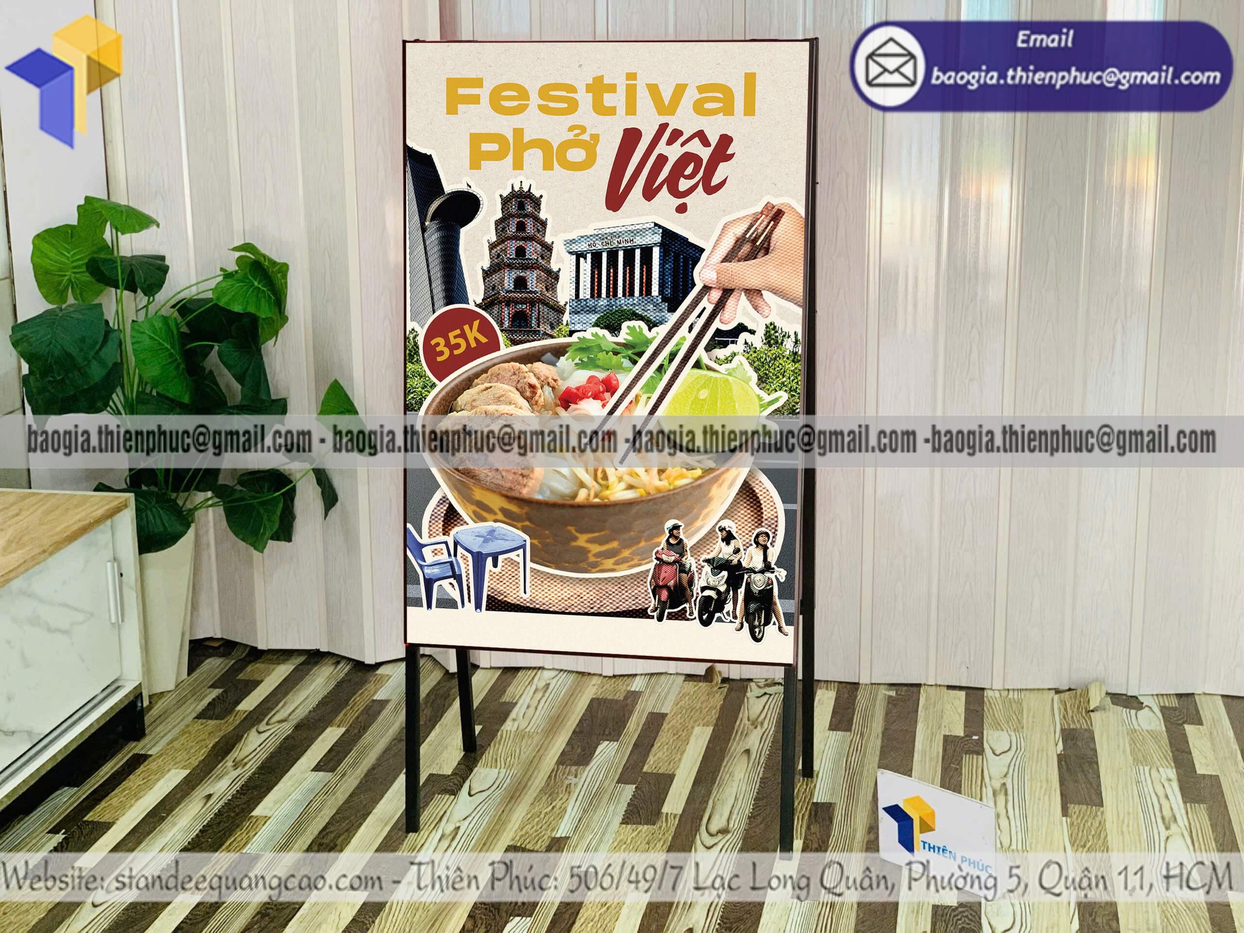 Bảng hiệu sắt chữ A đặt ngoài trời in logo hai mặt