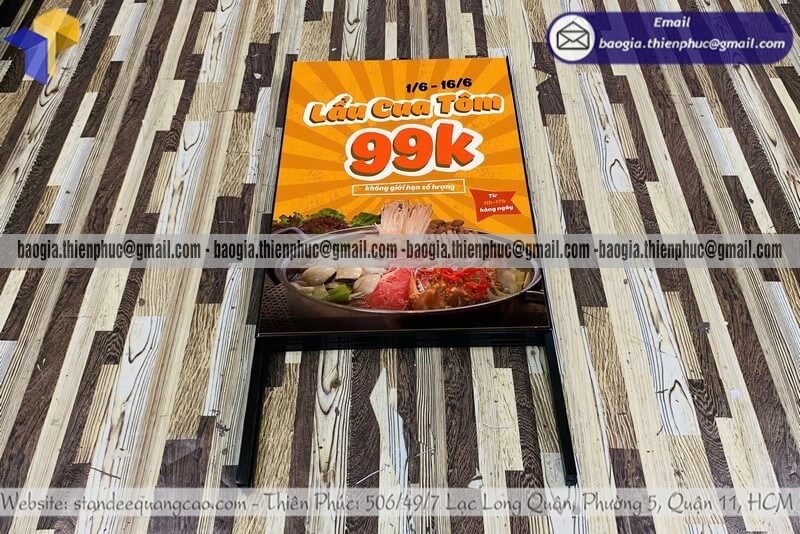 Bảng quảng cáo chữ A chân sắt in hình đặt vỉa hè cho thương hiệu thời trang làm đẹp muốn nổi bật ngay