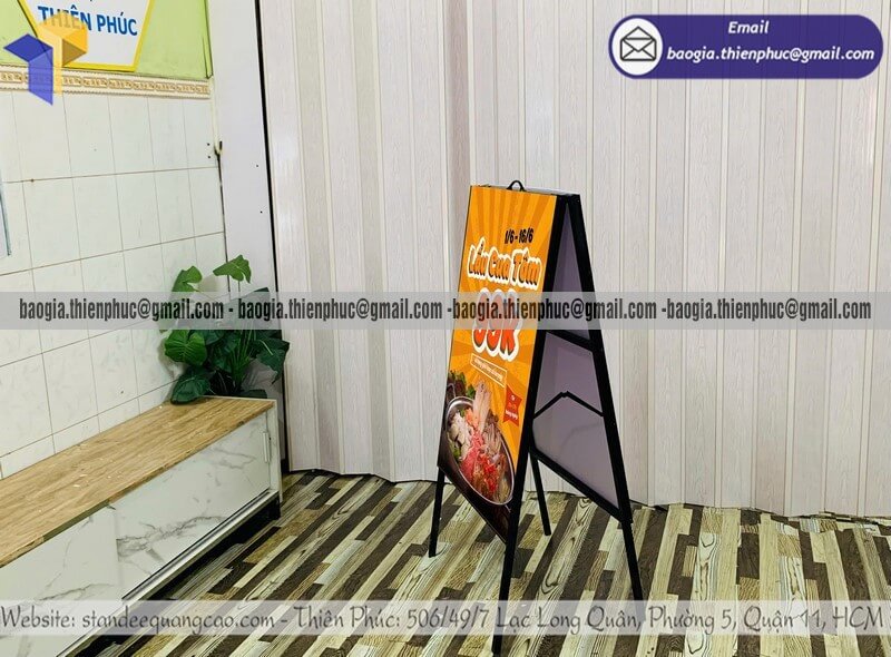 Bảng quảng cáo chữ A chân sắt in hình đặt vỉa hè phụ kiện muốn bán hàng bùng nổ