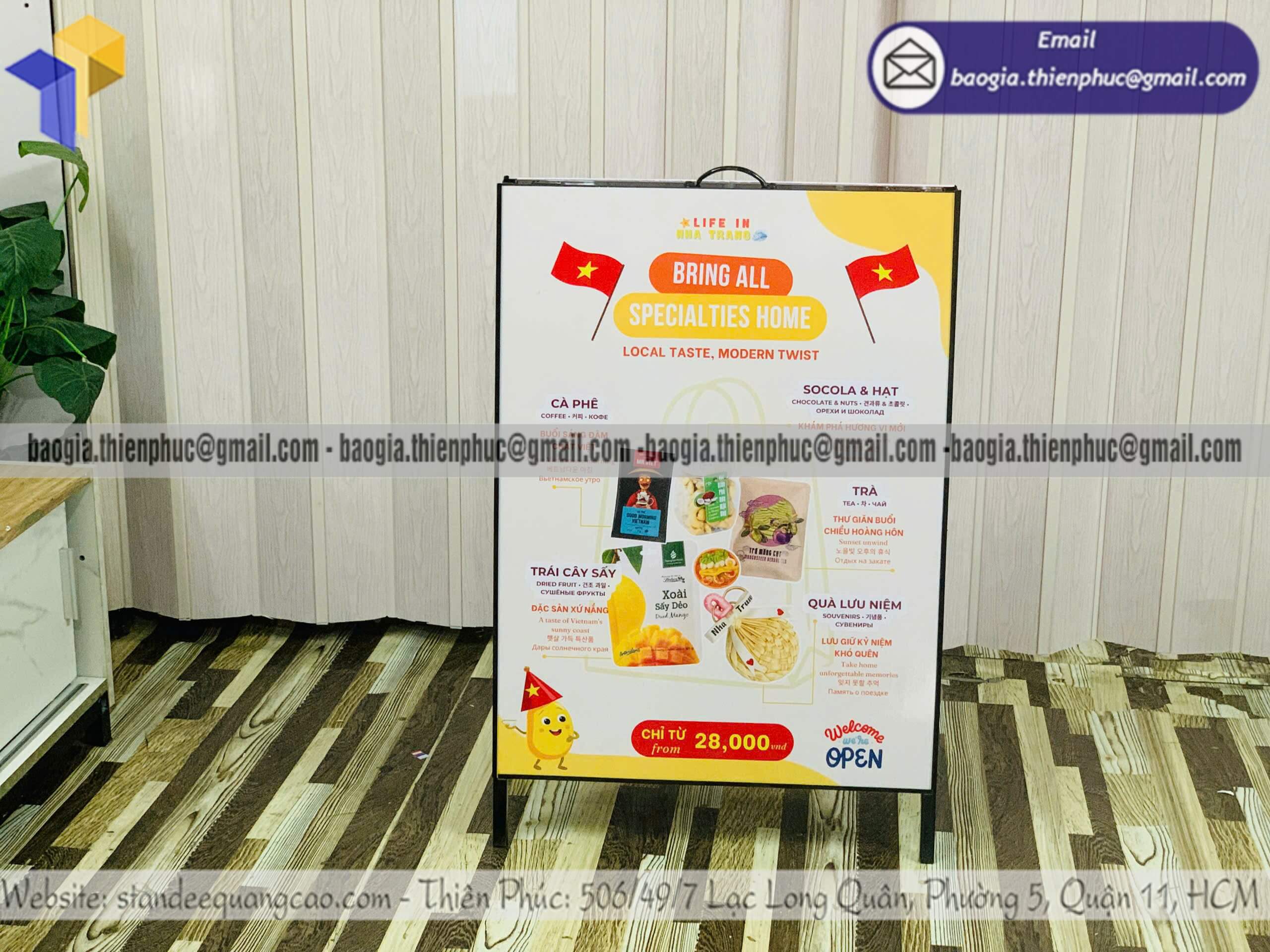 Bảng quảng cáo chữ A in 2 mặt trước sau chân sắt cửa hàng mới sale cuối năm