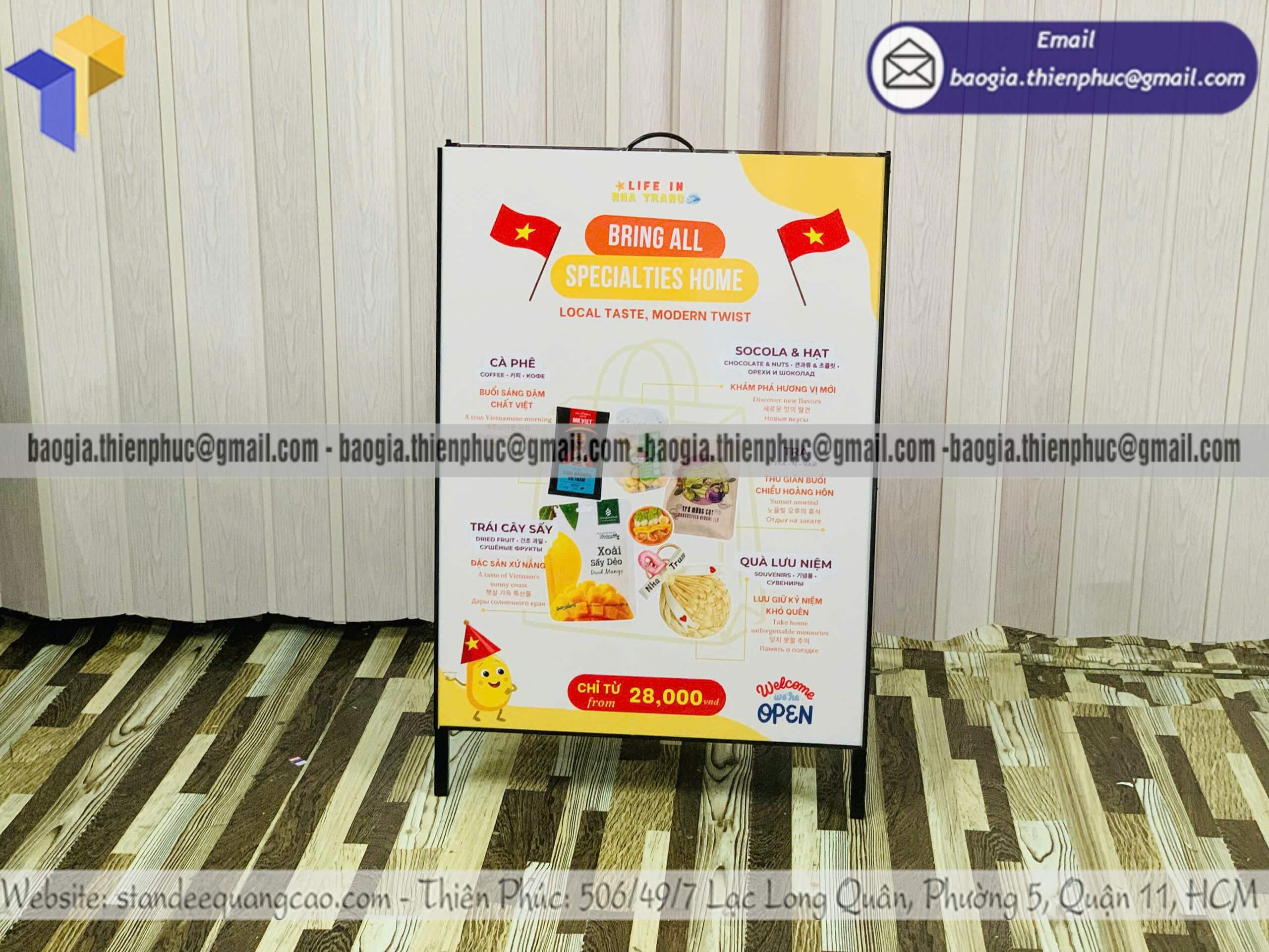 Bảng quảng cáo chữ A in 2 mặt trước sau chân sắt