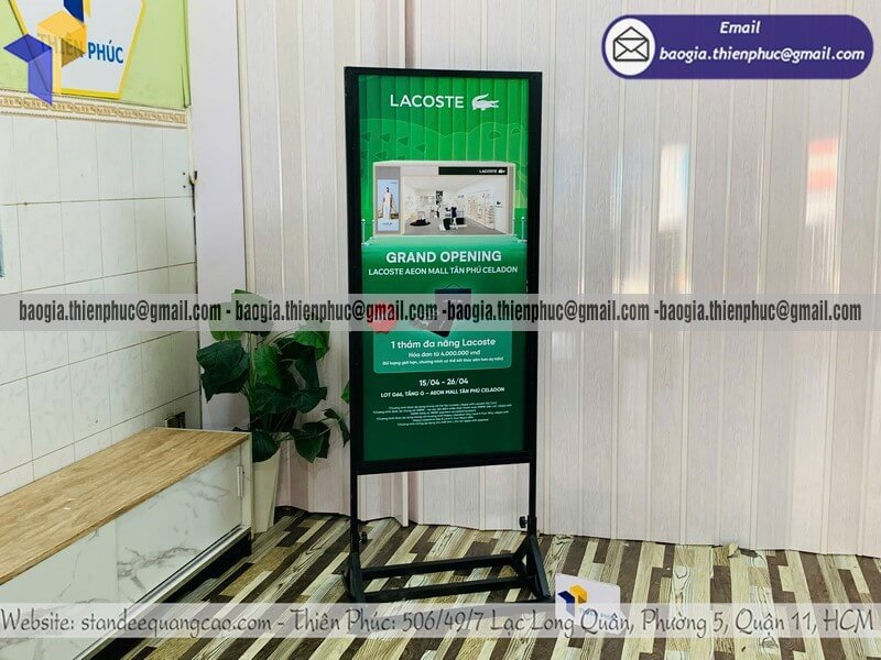 Bảng quảng cáo hai mặt đứng khung sắt để ngoài trời thiết kế theo yêu cầu phù hợp với mô hình bán hàng