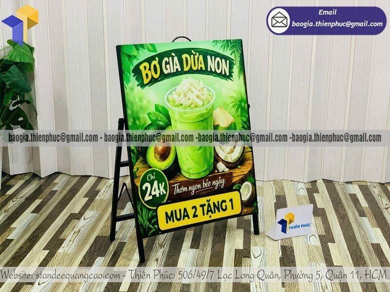 Bảng standee A chân sắt 1 mặt quảng cáo in decal bán tận xưởng cho shop thời trang siêu thị