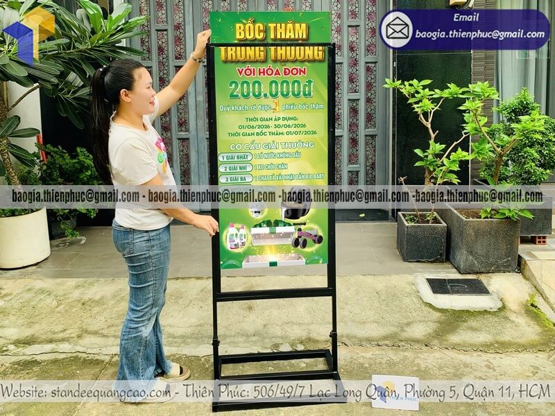 Bảng standee bằng sắt in 2 mặt đứng để trên vỉa hè giá rẻ quảng cáo giá tốt cho cửa hàng salon tóc