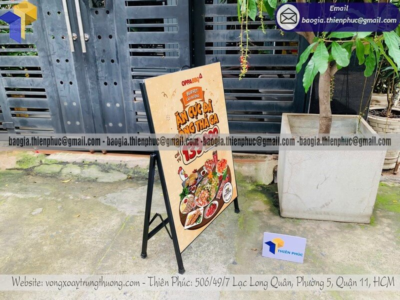 Bảng standee quảng cáo in 1 mặt chân sắt ngoài trời đẹp công ty tổ chức sự kiện