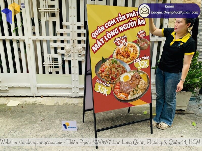 Báo giá bảng standee A in 2 mặt đặt trước cửa hàng doanh nghiệp cửa hàng bán lẻ spa, salon