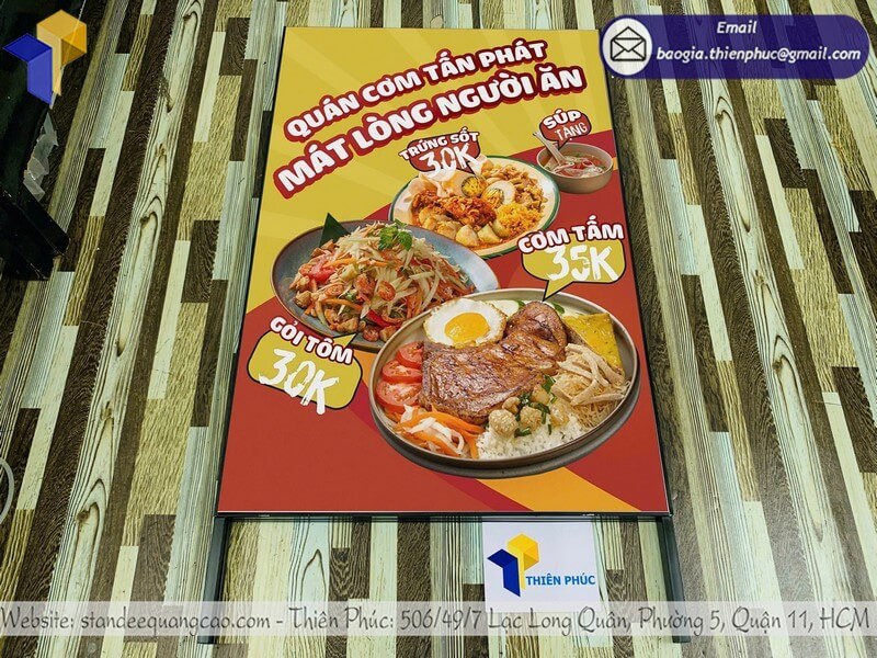 Báo giá bảng standee A in 2 mặt đặt trước cửa hàng  vài trăm nghìn cho khuyến mãi