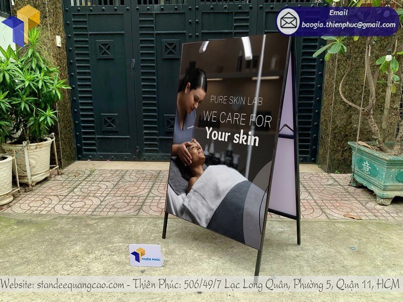 Báo giá bảng standee chữ A in 2 mặt cho cửa hàng hiện đại và uy tín