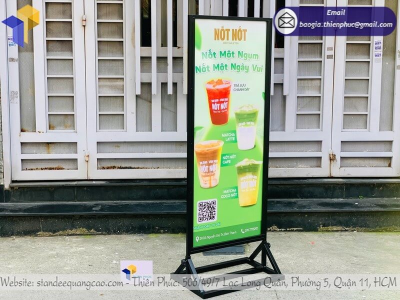 Báo giá bảng standee đứng 2 mặt giá rẻ cho cửa hàng tăng doanh số tiếp cận