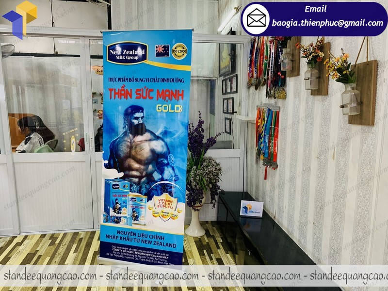 báo giá chân standee nhôm giá rẻ