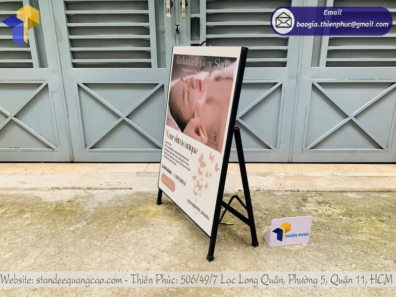 Báo giá in bảng standee 1 mặt quảng cáo theo yêu cầu lấy nhiều mẫu đẹp mắt