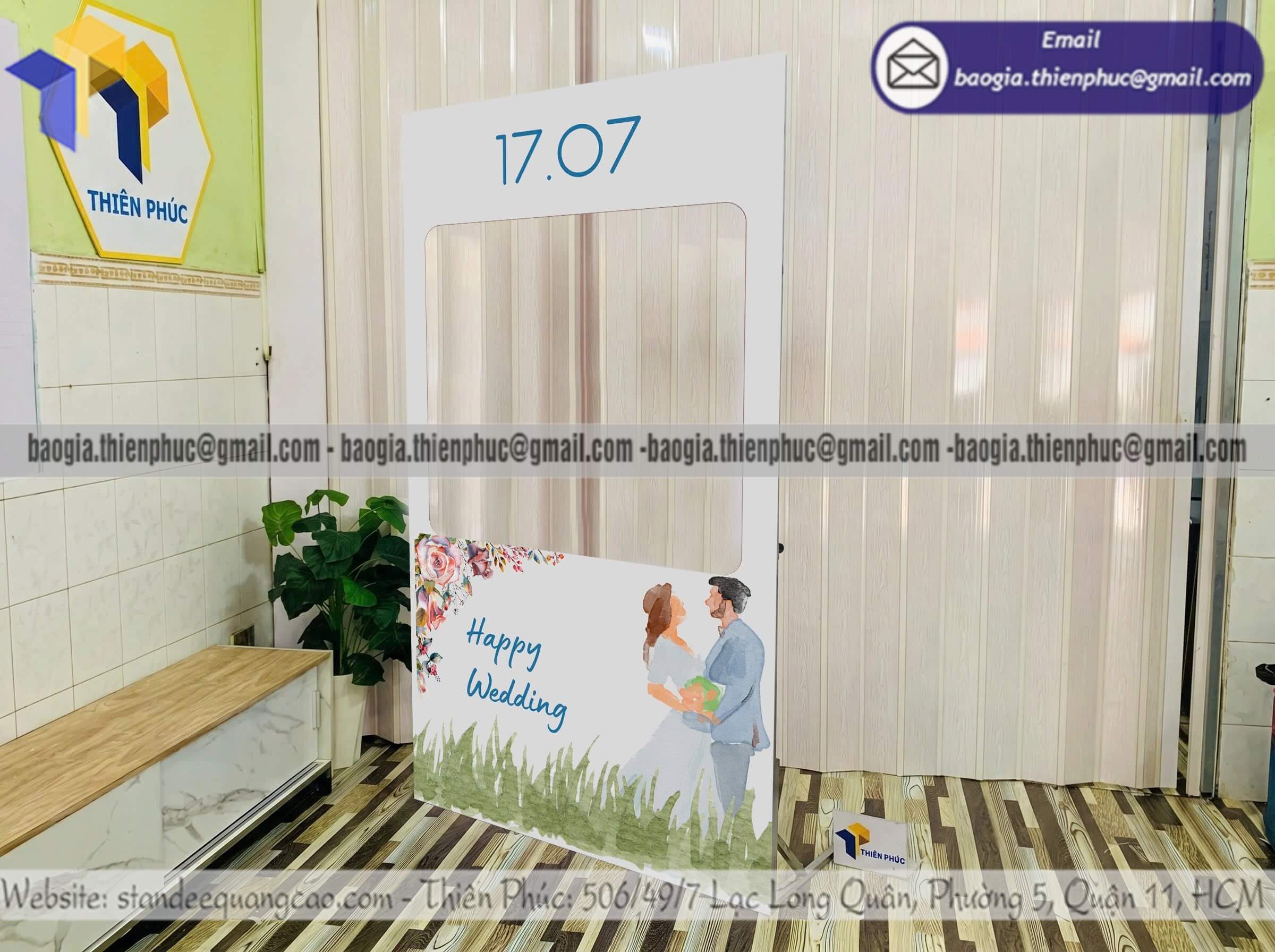 Báo giá khung check in dịp đám cưới bằng fomat rẻ gia công backrop nhà hàng tiệc cưới