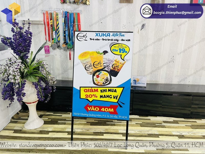 báo giá standee chân chữ a giá rẻ