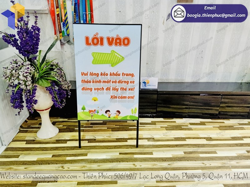 báo giá biển standee chỉ dẫn