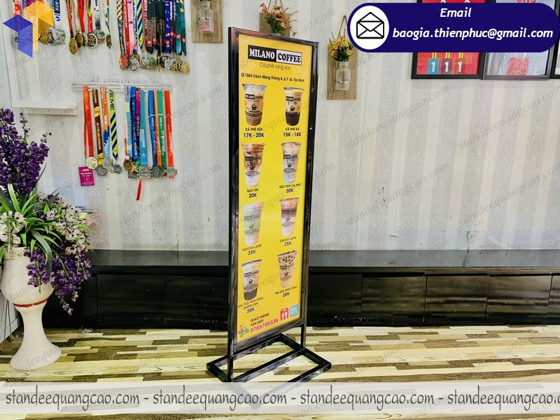 báo giá standee chống gió