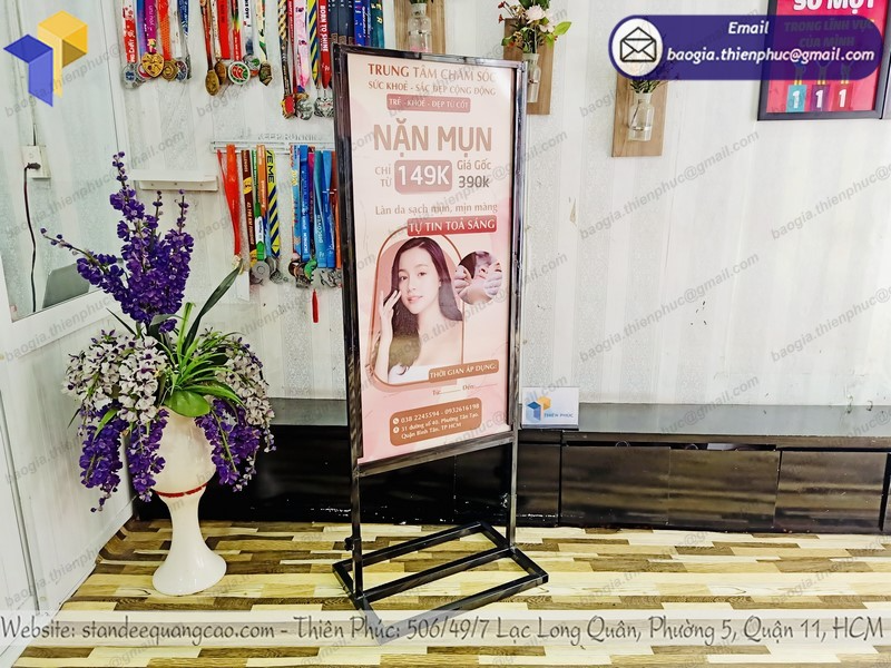 báo giá standee đế sắt cán format