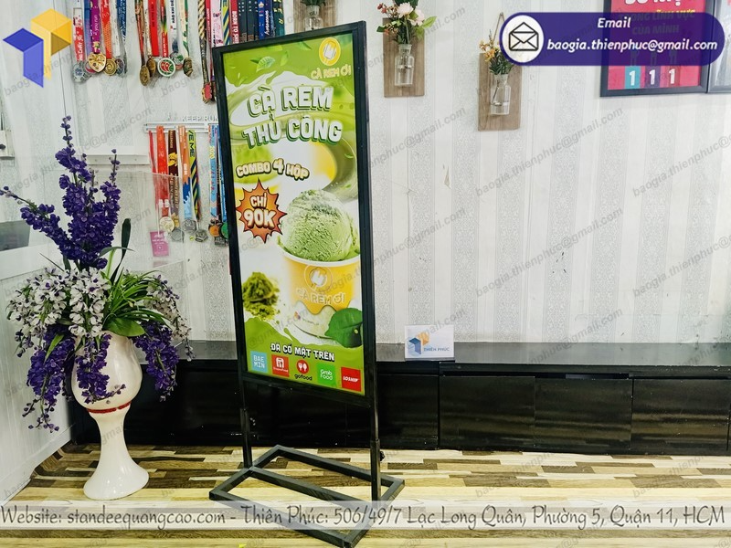 báo giá standee đế sắt hai mặt