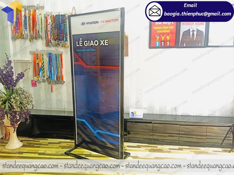 báo giá standee khung sắt ngoài trời