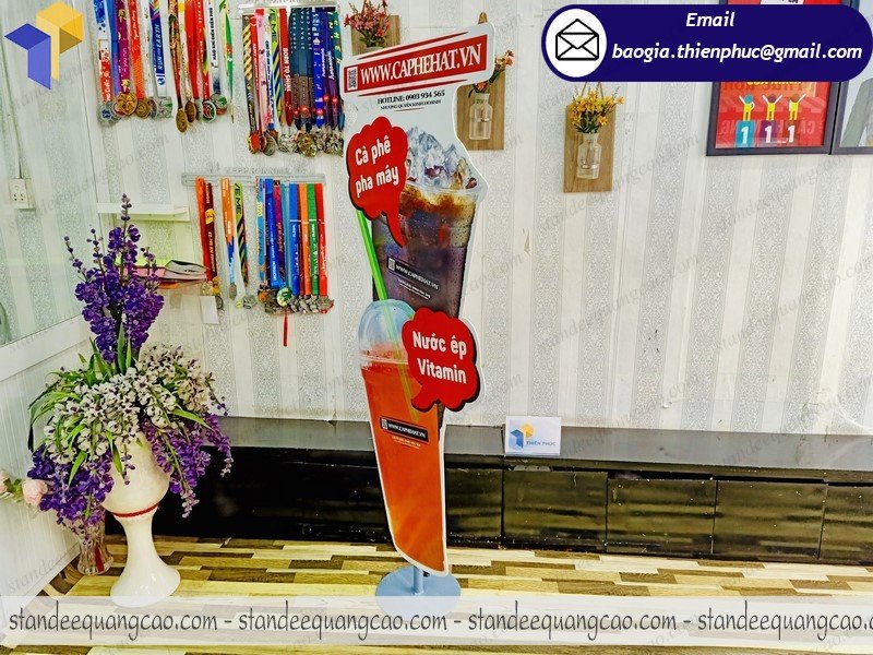 báo giá standee mô hình ly cafe đẹp