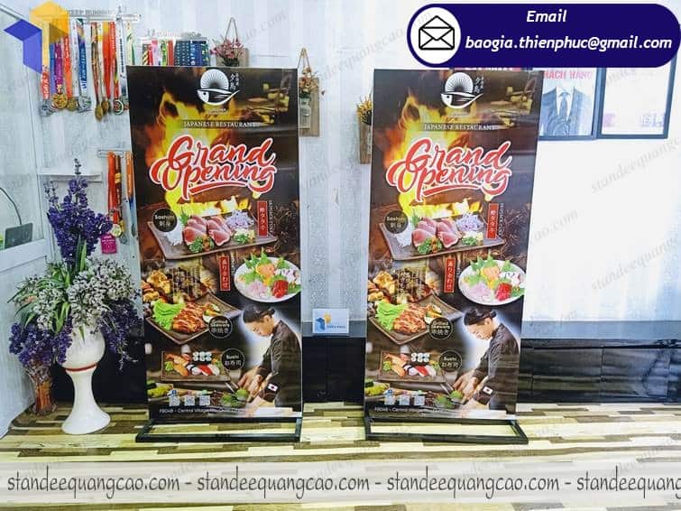 báo giá standee quảng cáo độc lạ