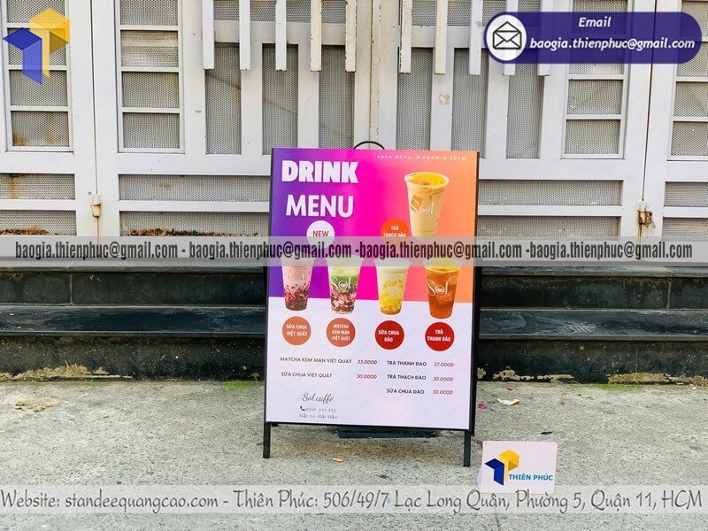 Báo giá standee quảng cáo in 1 mặt đặt trước cửa tiệm