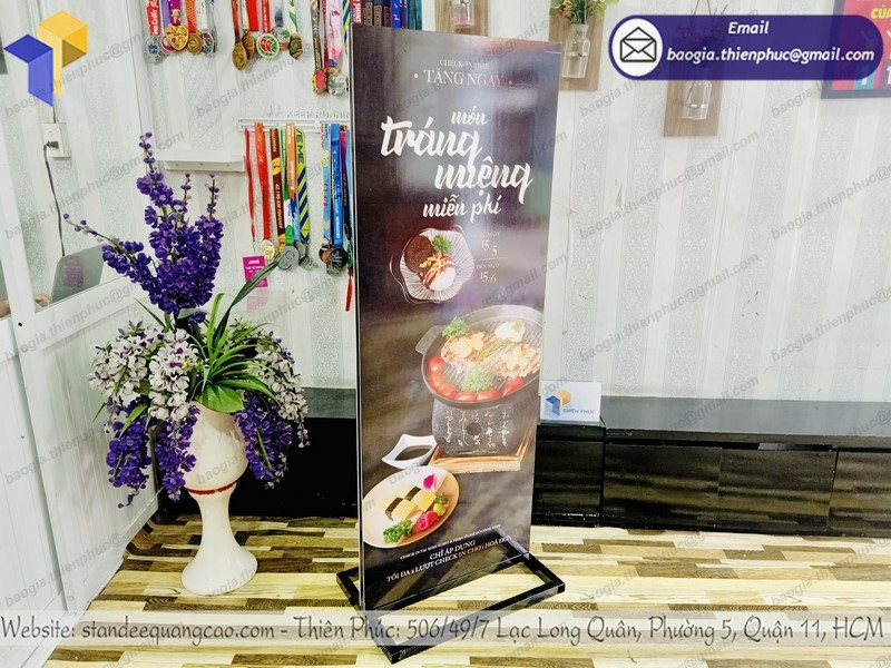 báo giá standee quảng cáo khung sắt