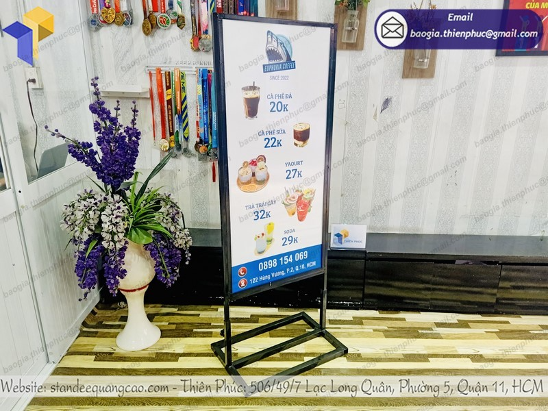 báo giá standee quảng cáo ngoài trời