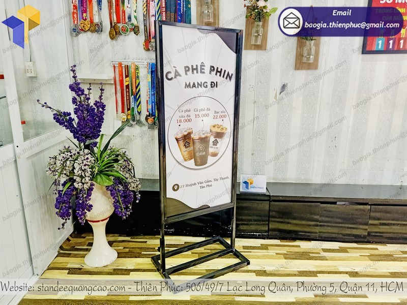 báo giá standee quảng cáo quán cafe