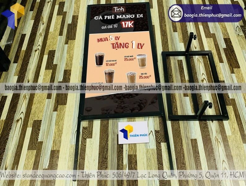 Báo giá standee quảng cáo sản phẩm bằng sắt đứng hai mặt giá tốt cho đại lý phân phối