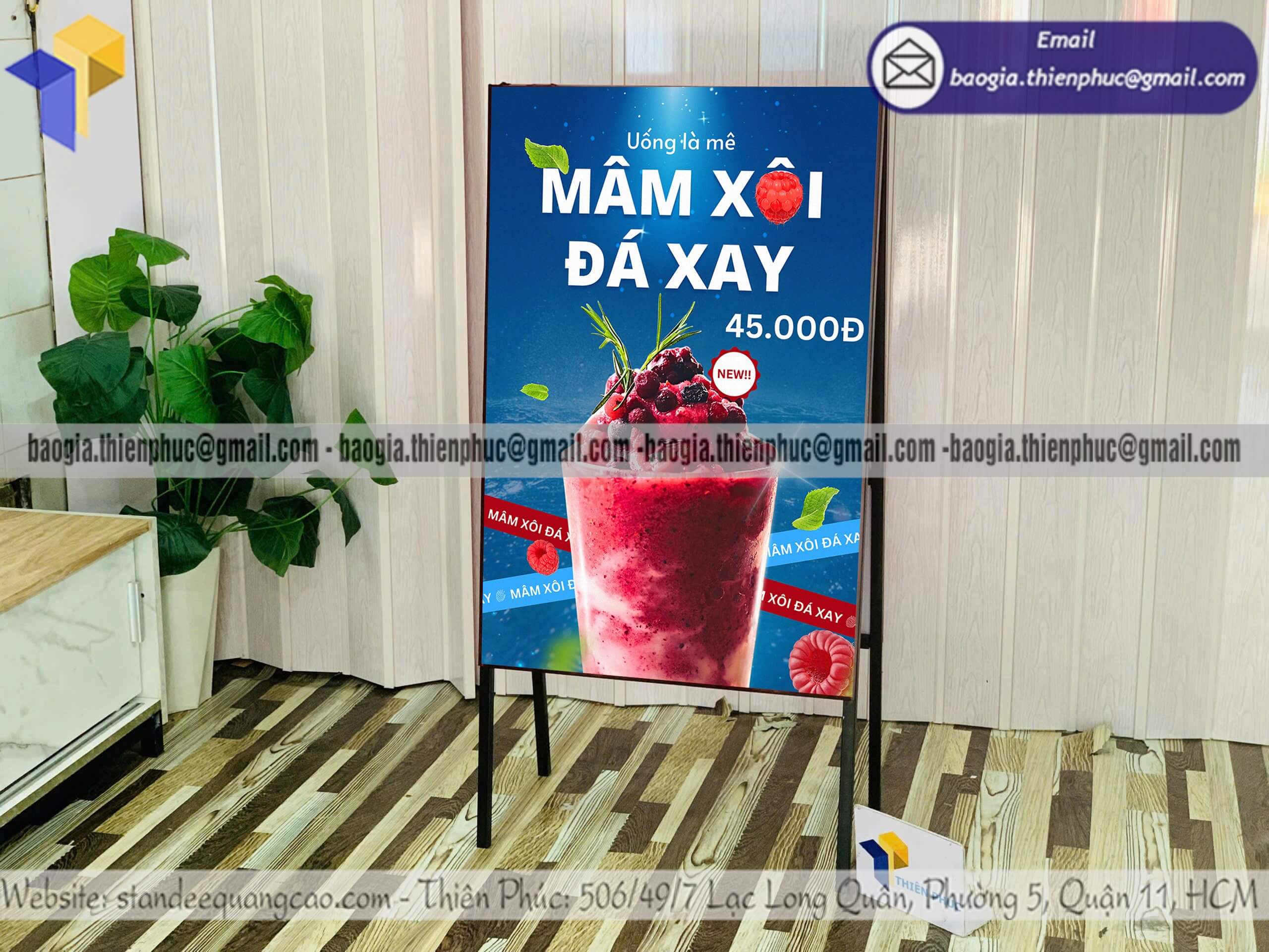 Biển hiệu A 2 mặt gắn poster khung sắt chống đổ cho doanh nghiệp đại lý showroom