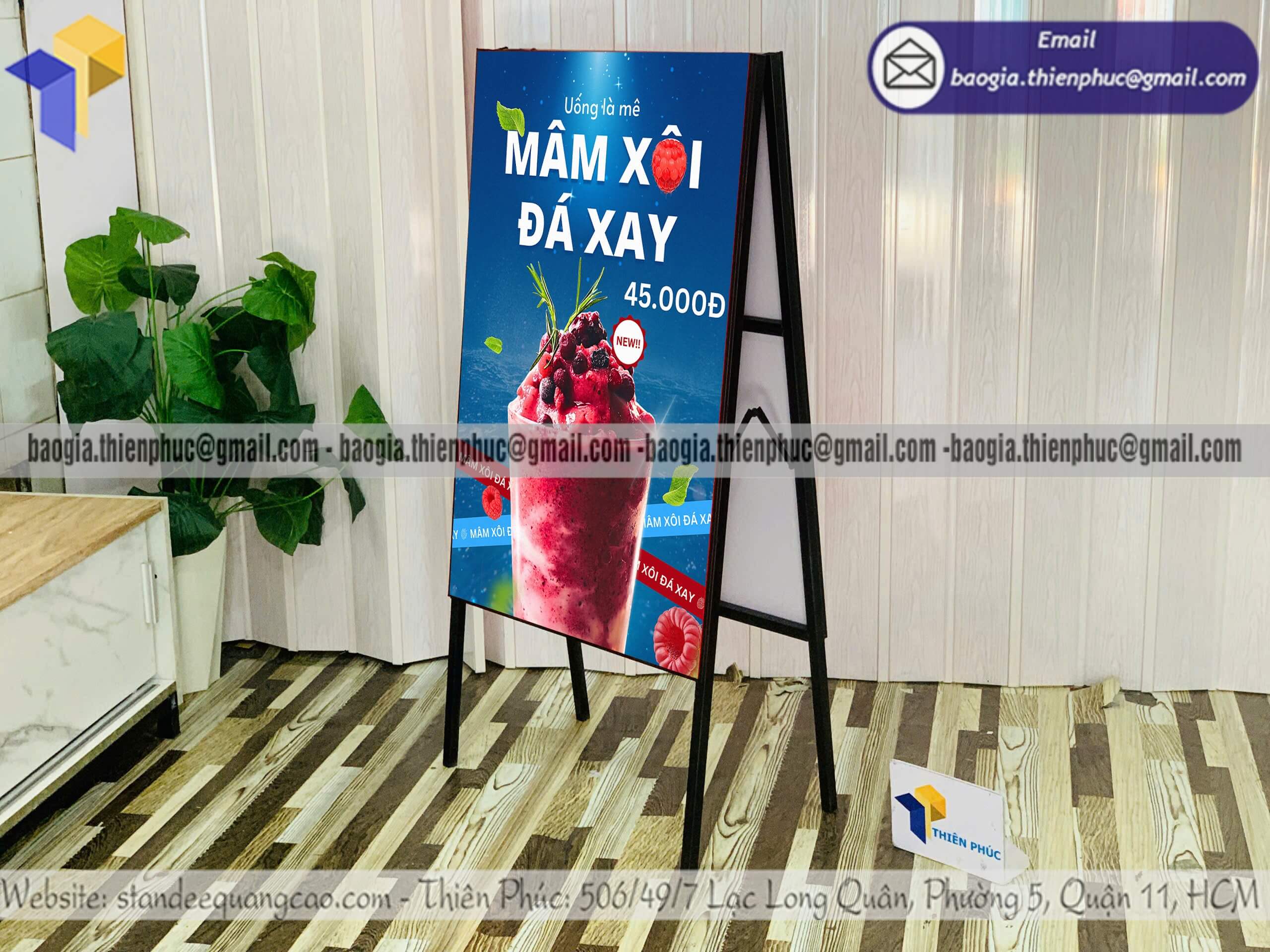 Biển hiệu A 2 mặt gắn poster khung sắt chống đổ giới thiệu khuyến mãi cực thu hút