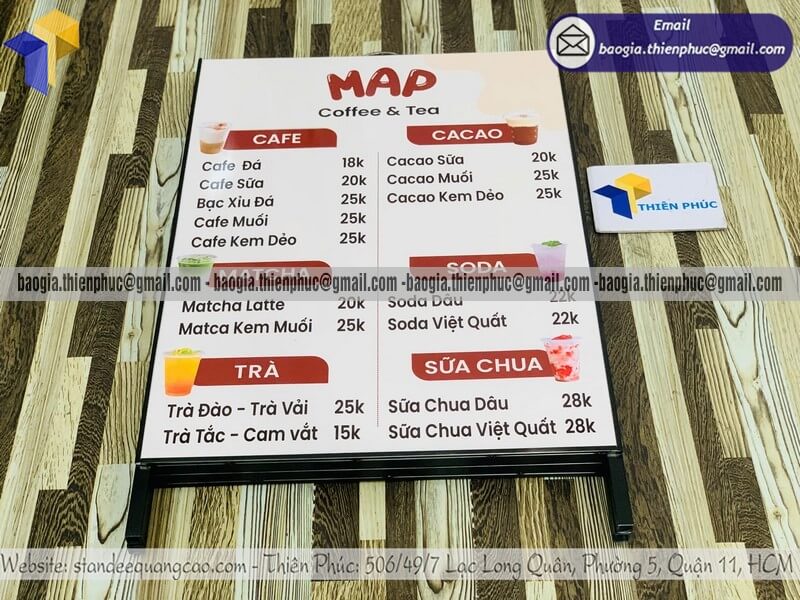 Biển hiệu chữ A khung sắt in hai mặt trên hè phố mục đích bán hàng thả ga tại vỉa hè